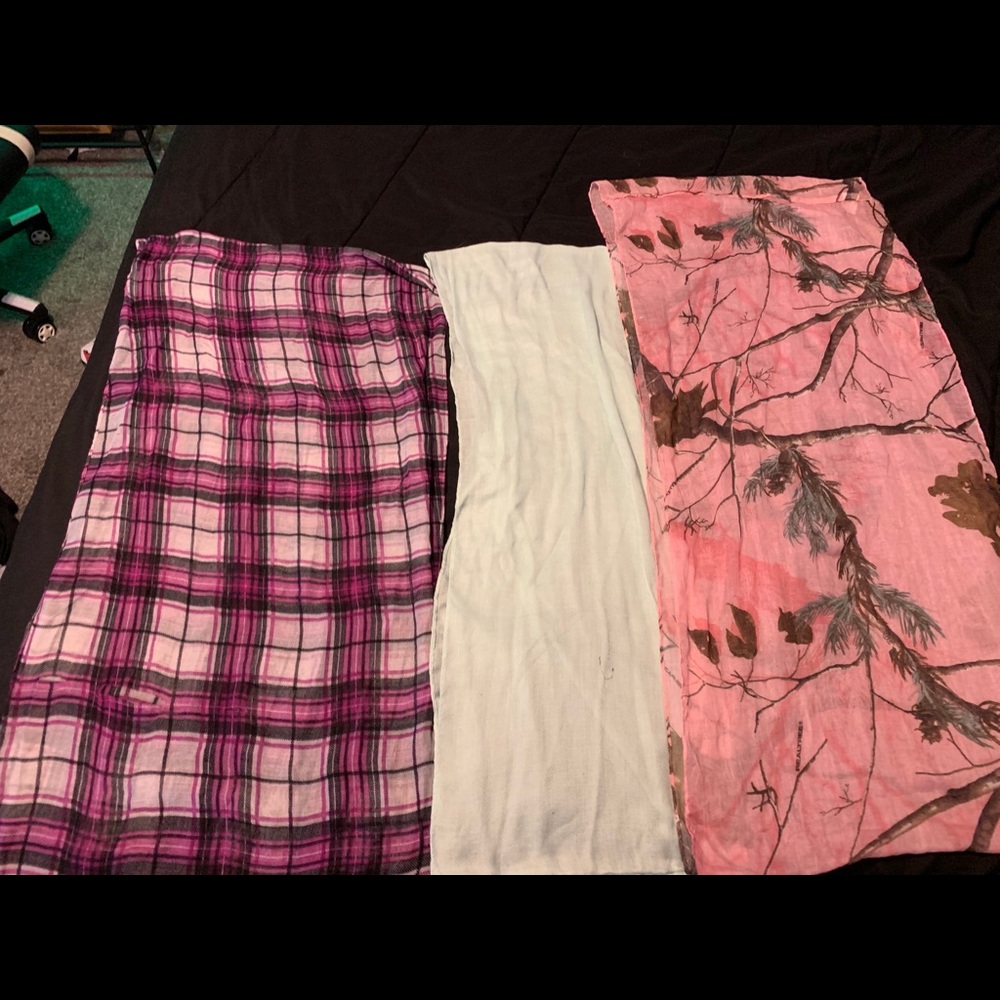 Scarfs - Picture 5 of 7